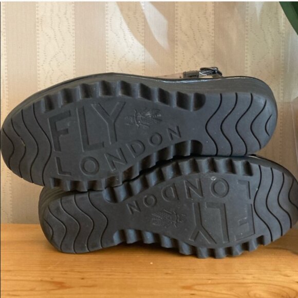 New FLY LONDON Women’s Yile Black/Tan Wedge Sandal Shoes 39 US 8 / 8.5 Peep Toe - Picture 9 of 12